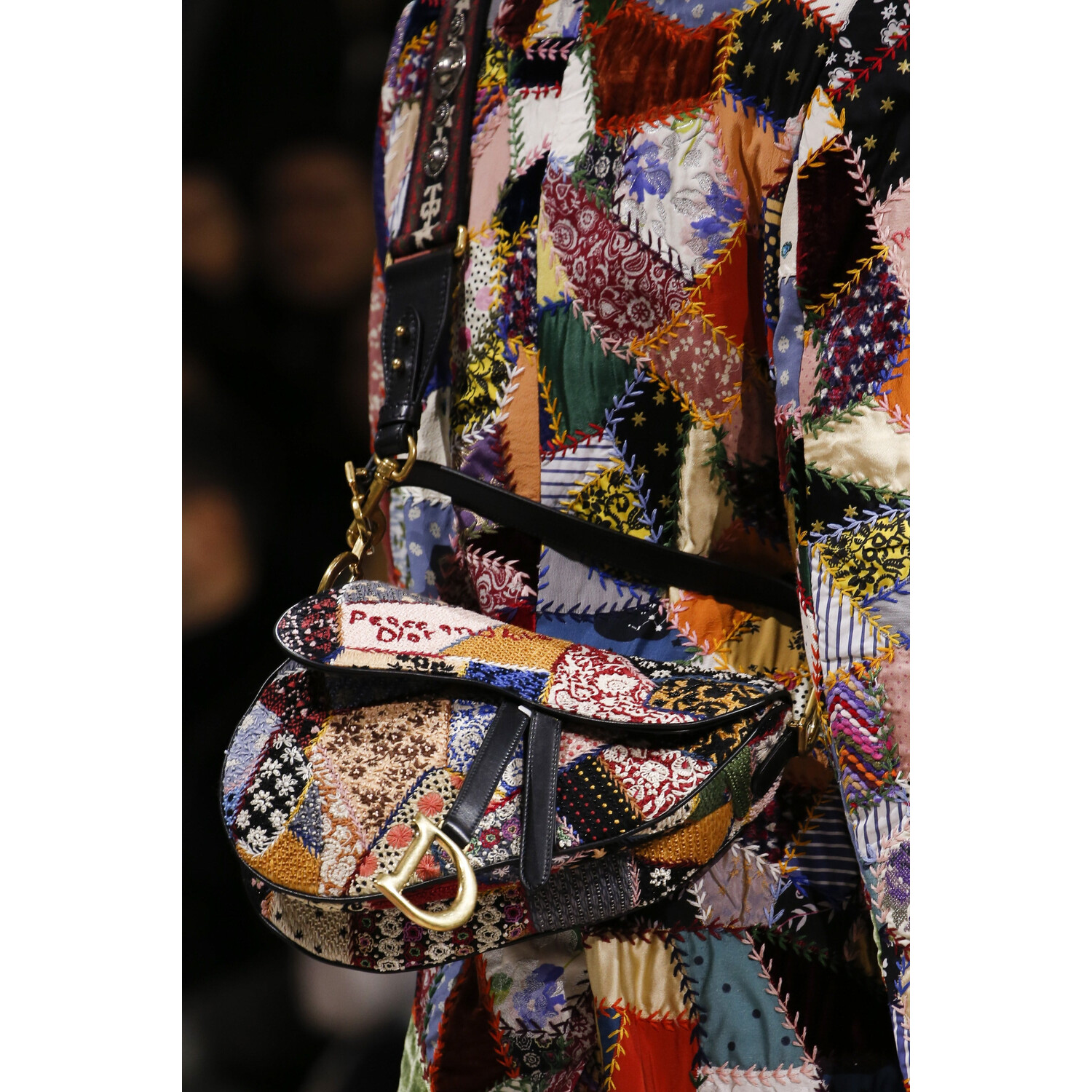 Фото Details Christian Dior , Details Dior Fall 2018 Ready-to-Wear , Детали показа Кристиан Диор , Детали показа Диор осень зима 2018 , Fashion show , неделя моды в Париже , PFW , Мария Грация Кьюри , Mainstyles